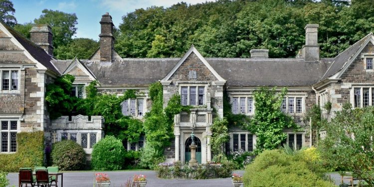 Experts Lewtrenchard Manor