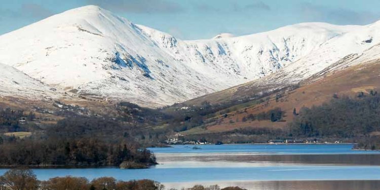 Cosy up in a log cabin on Loch