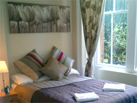 mouse click to look at Amadeus Guesthouse accommodation details