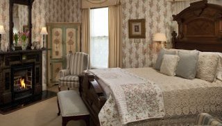 Julia Pierce room at The Oaks Victorian Inn